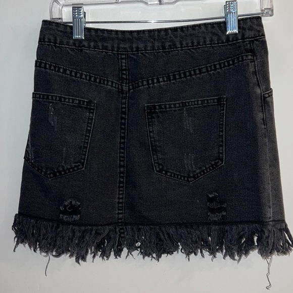 SIGNATURE8 Women’s Black Distressed Raw Hem Denim Mini Skirt Size S - Picture 2 of 3